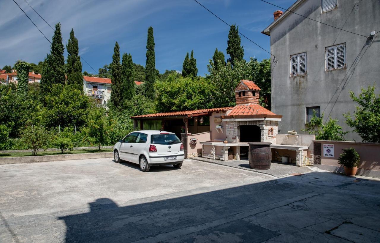 Apartments Luka Rab Town Exterior photo