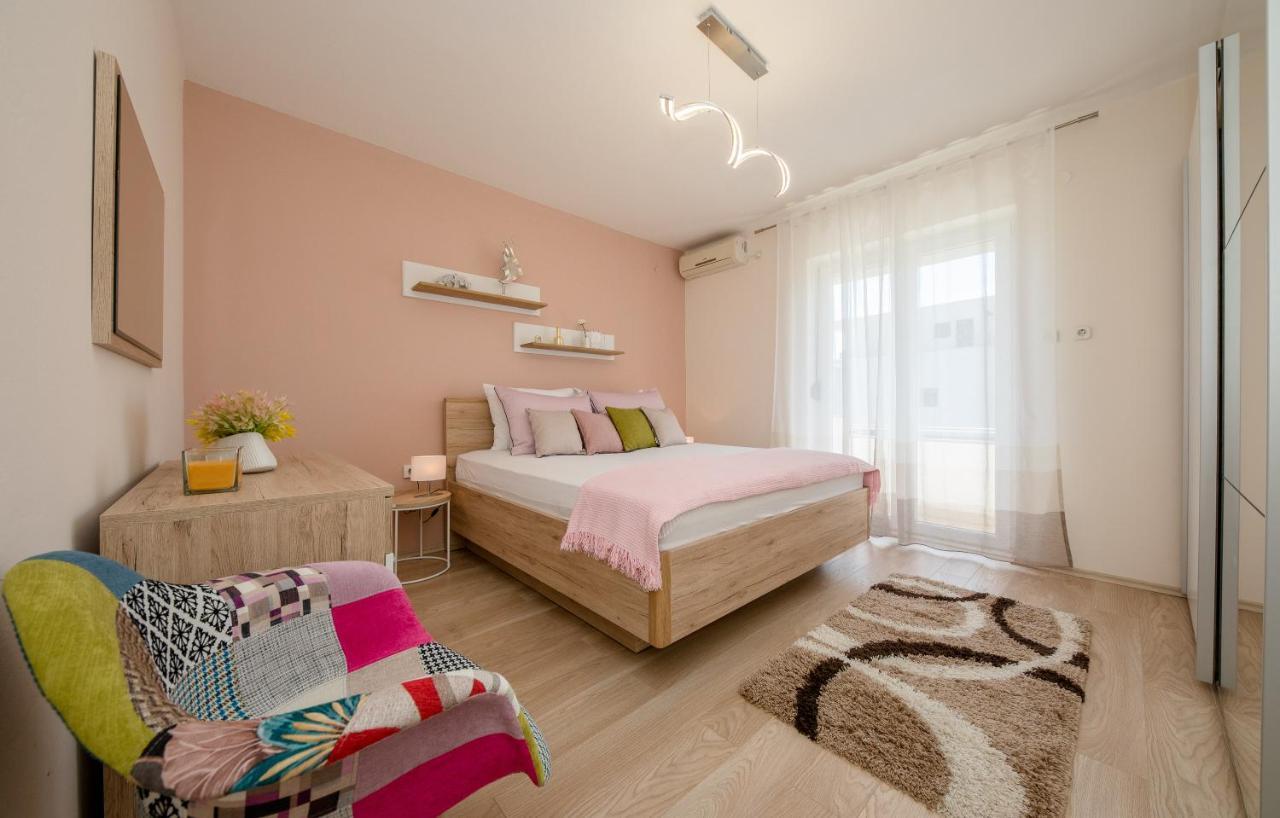 Apartments Luka Rab Town Exterior photo