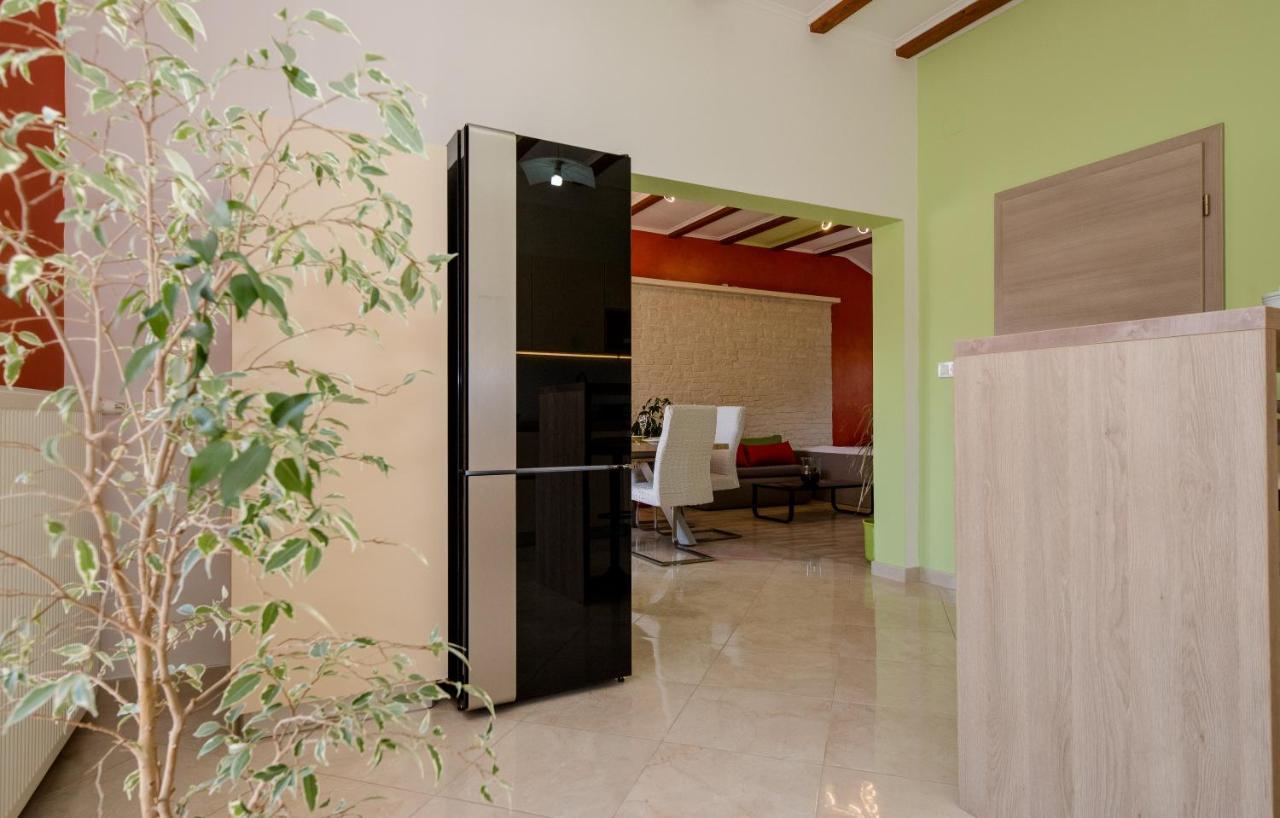 Apartments Luka Rab Town Exterior photo