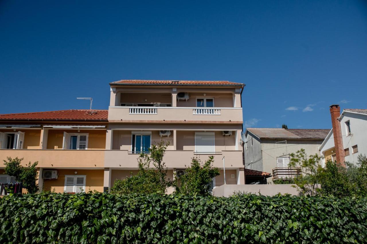 Apartments Luka Rab Town Exterior photo