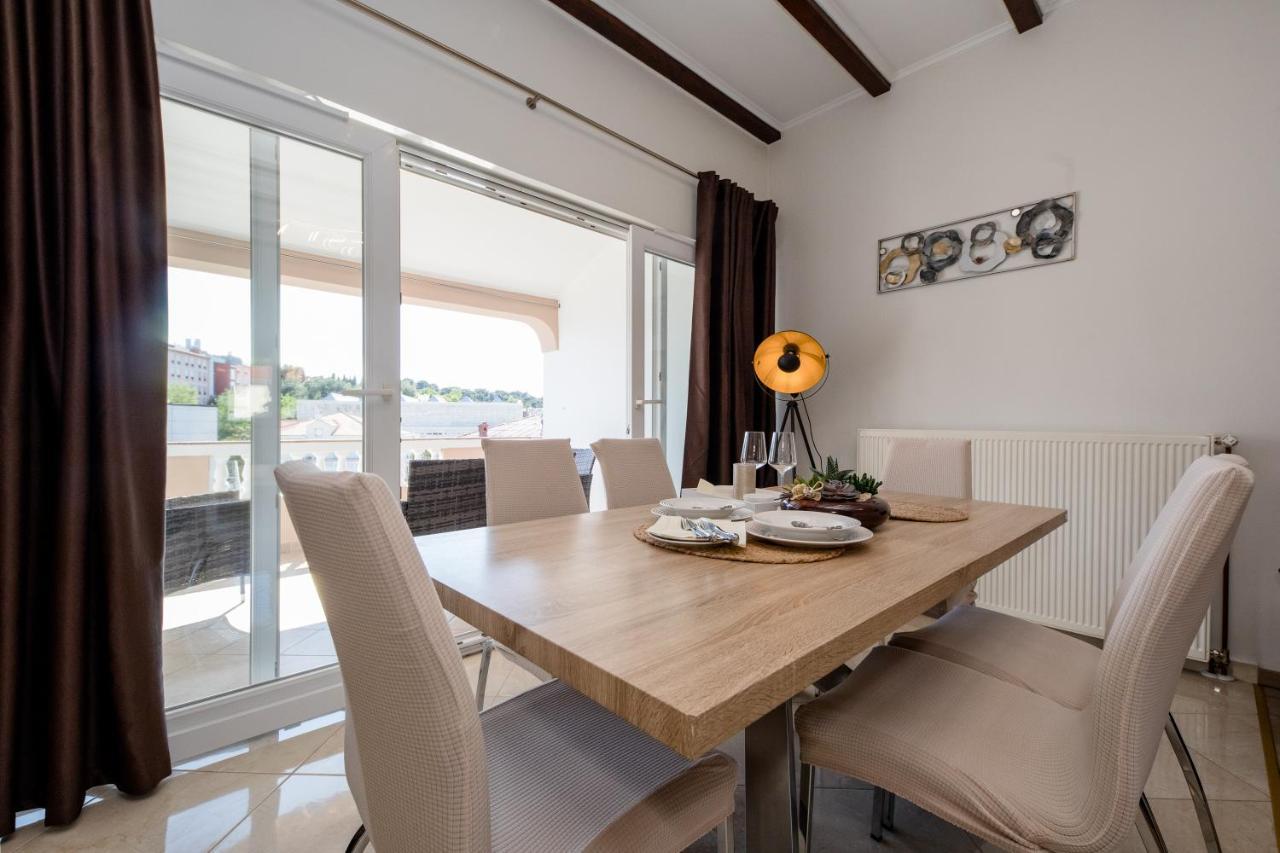 Apartments Luka Rab Town Exterior photo