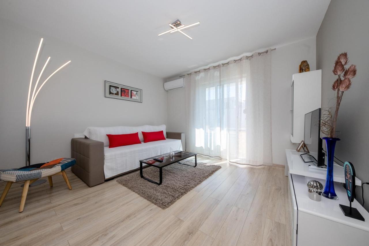Apartments Luka Rab Town Exterior photo